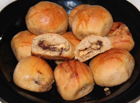 Dough balls filled with choco chips